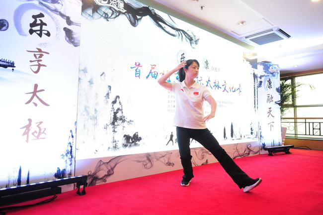 　　7月11日，由北京青年报与北京武术院共同主办、北青社区传媒和乐康科技共同承办的“首届北京国际太极文化季”，在北京青年报大厦举行发布会，宣布正式启幕。本次活动长达3个月，以太极展演竞赛为主要形式，预计将有近300支队伍、数千人参与其中。