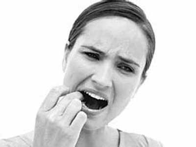 口腔溃疡的症状有哪些?口腔溃疡在饮食方面要注意哪些问题?