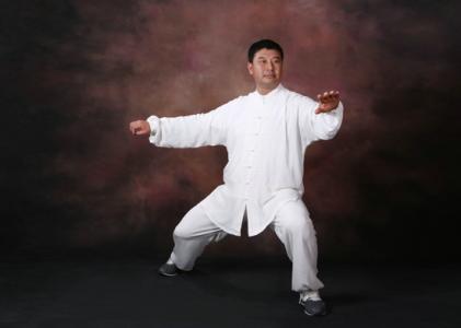 孙氏太极拳基本腿法 简述孙式太极拳的5种步法和步式