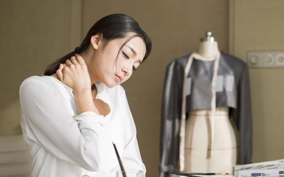 颈椎病有什么表现?如何预防颈椎病?