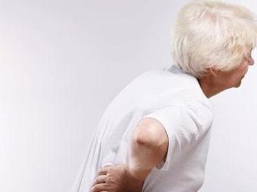 如何缓解背痛呢?哪些人容易出现背痛的症状呢?