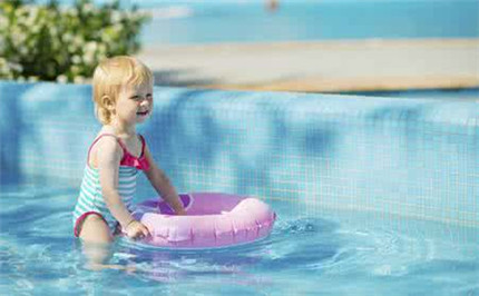 怎样教儿童学游泳?儿童学游泳的最佳年龄是几岁?