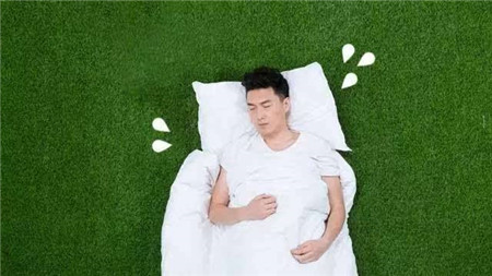 男人晚上睡觉出虚汗的原因有哪些?男人晚上睡觉出虚汗怎么办?