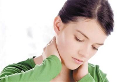 颈椎病要热敷还是冷敷?推荐几种颈椎病的预防方法