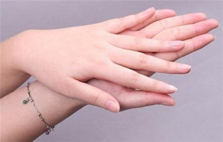为什么手指甲上没有月牙?手指甲上的月牙和身体的关系