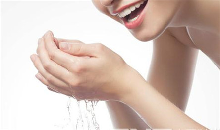 白醋洗脸的正确方法 白醋洗脸的好处和副作用