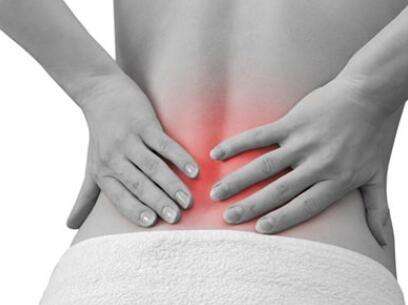 男性病患下背痛的原因有哪些?椎间盘突出引起?