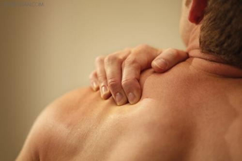 造成肩膀疼痛主因是什么?花5分钟做肩膀伸展操