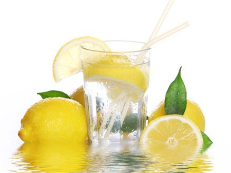 柠檬水有何功效?怎么喝才最养生?