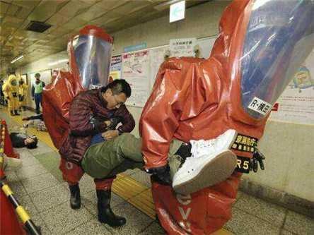 东京地铁毒气事件 都是邪教惹的祸