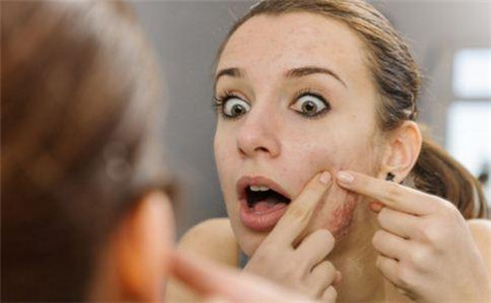 女生脸上毛孔粗大怎么办?是什么原因导致的?