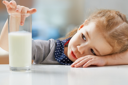 牛奶是生活中的必备饮品 但是你喝对了吗?