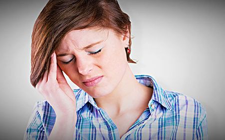什么是压力型头痛 没事多练这一招头疼不药而愈！