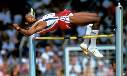 男子跳高世界纪录保持者:索托马约尔