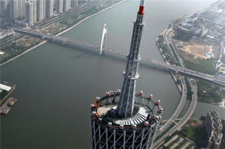 世界最高摩天轮 建在450米的塔顶