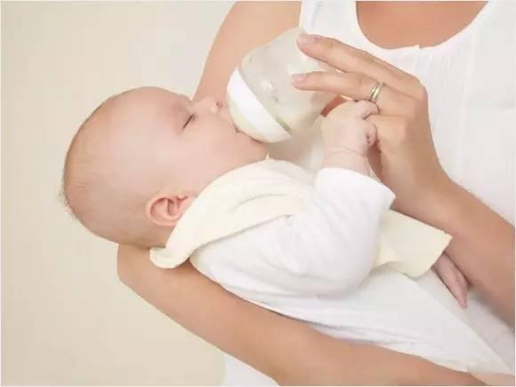 抱婴儿的正确姿势是什么？