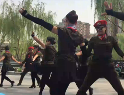 北京冬冬水兵舞第六套马背上的情歌团队表演版 李冬团长原创水兵舞第六套一拖二